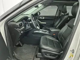 2023  Ford Explorer - Image 30