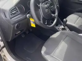 2018  Volkswagen Voyage - Image 13