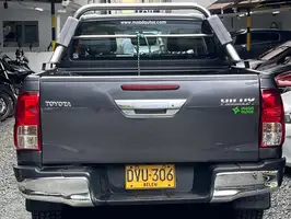 2018  Toyota Hilux - Image 13