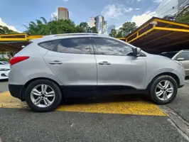 2011  Hyundai Tucson - Image 16