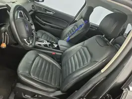 2017  Ford Edge - Image 38