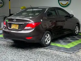 2017  Hyundai Accent - Image 13