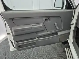 2013  Nissan Np300 - Image 20