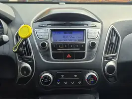 2011  Hyundai Tucson - Image 24