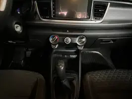 2022  Kia Rio - Image 12