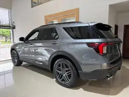 2025  Ford Explorer - Image 11