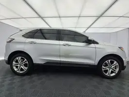 2017  Ford Edge - Image 40