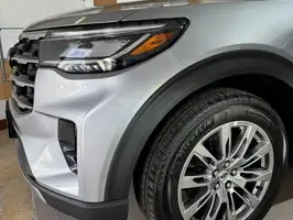 2025  Ford Explorer - Image 33