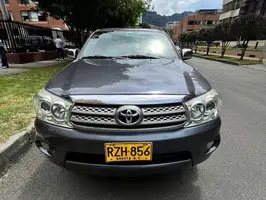 2010  Toyota Fortuner - Image 28