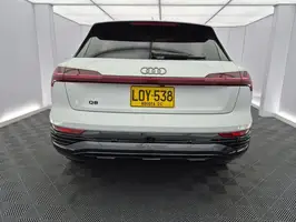 2024  Audi Q8 - Image 32