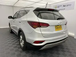 2016  Hyundai Santa - Image 13