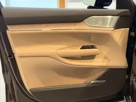 2025  Volvo Unknown - Image 34