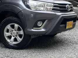 2018  Toyota Hilux - Image 11