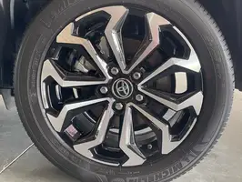 2025  Toyota Yaris - Image 19