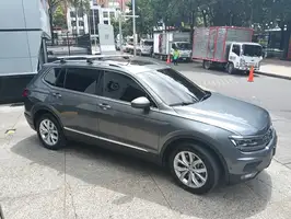 2019  Volkswagen Tiguan - Image 21