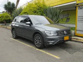 2018  Volkswagen Tiguan - Image 14
