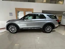 2025  Ford Explorer - Image 28