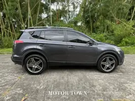 2018  Toyota Rav4 - Image 16