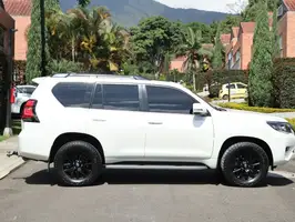 2020  Toyota Prado - Image 34