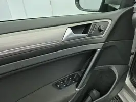 2017  Volkswagen Golf - Image 40