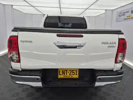 2016  Toyota Hilux - Image 13