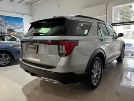 2025  Ford Explorer - Image 31