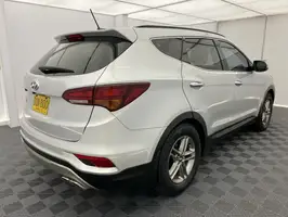 2016  Hyundai Santa - Image 15