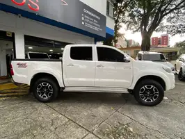 2013  Toyota Hilux - Image 13