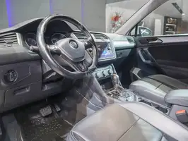2018  Volkswagen Tiguan - Image 12