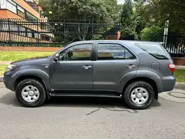 2010  Toyota Fortuner - Image 12