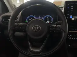 2025  Toyota Yaris - Image 16