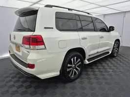 2019  Toyota Land - Image 37