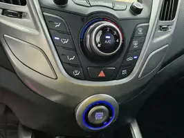 2017  Hyundai Veloster - Image 25