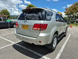 2009  Toyota Fortuner - Image 17