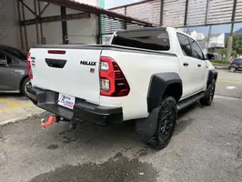 2024  Toyota Hilux - Image 9