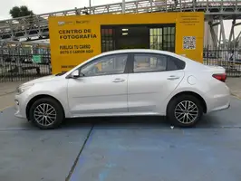 2021  Kia Rio - Image 11