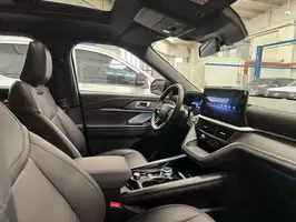 2025  Ford Explorer - Image 7