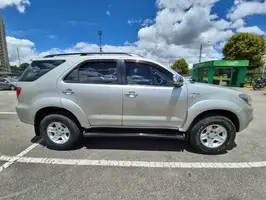 2009  Toyota Fortuner - Image 16