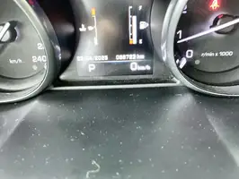 2014  Land Rover Unknown - Image 42