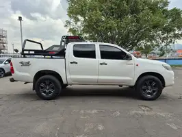 2014  Toyota Hilux - Image 16