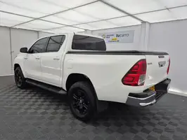 2016  Toyota Hilux - Image 12