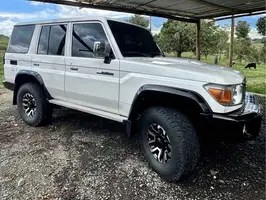 2015  Toyota Land - Image 14