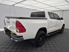 2016  Toyota Hilux - Image 17
