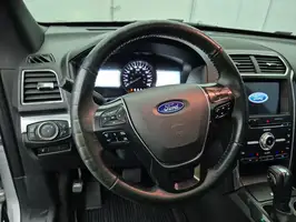 2018  Ford Explorer - Image 19