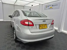 2011  Ford Fiesta - Image 13