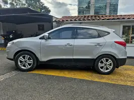 2011  Hyundai Tucson - Image 11