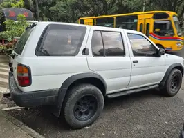 2000  Nissan Pathfinder - Image 27