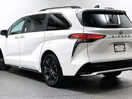 2025  Toyota Siena - Image 11