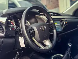 2022  Toyota Hilux - Image 13