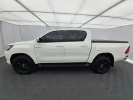 2016  Toyota Hilux - Image 11